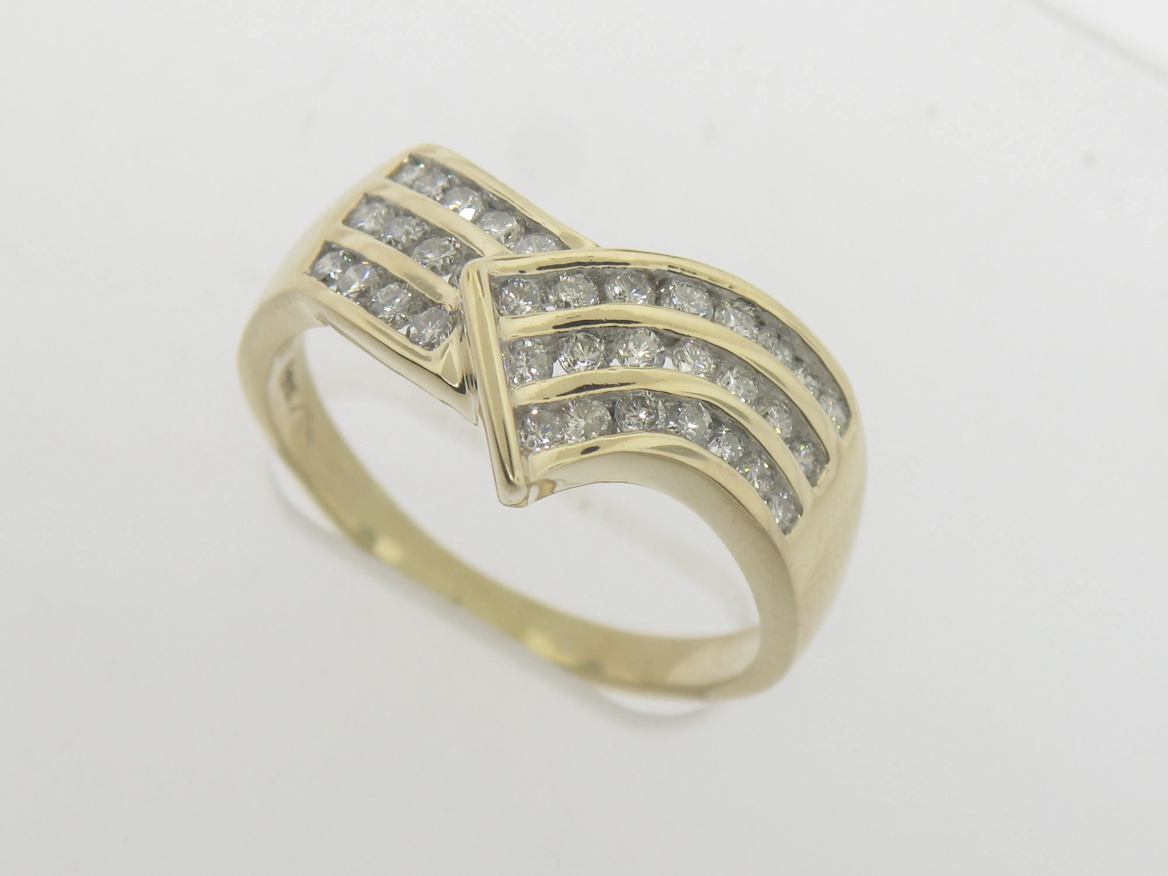 10K Yellow Gold V Shaped Diamond Ring (35) - .75 CTTW Preowned Jewelry