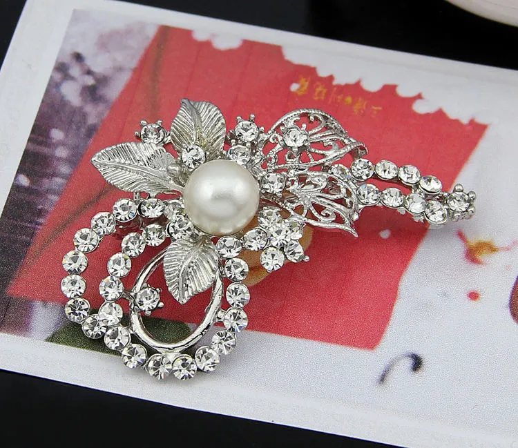 2023 Custom Wholesale Fashion Artificial Pearl Beads Silver Plated Crystal Flower Rhinestone Brooch For Women