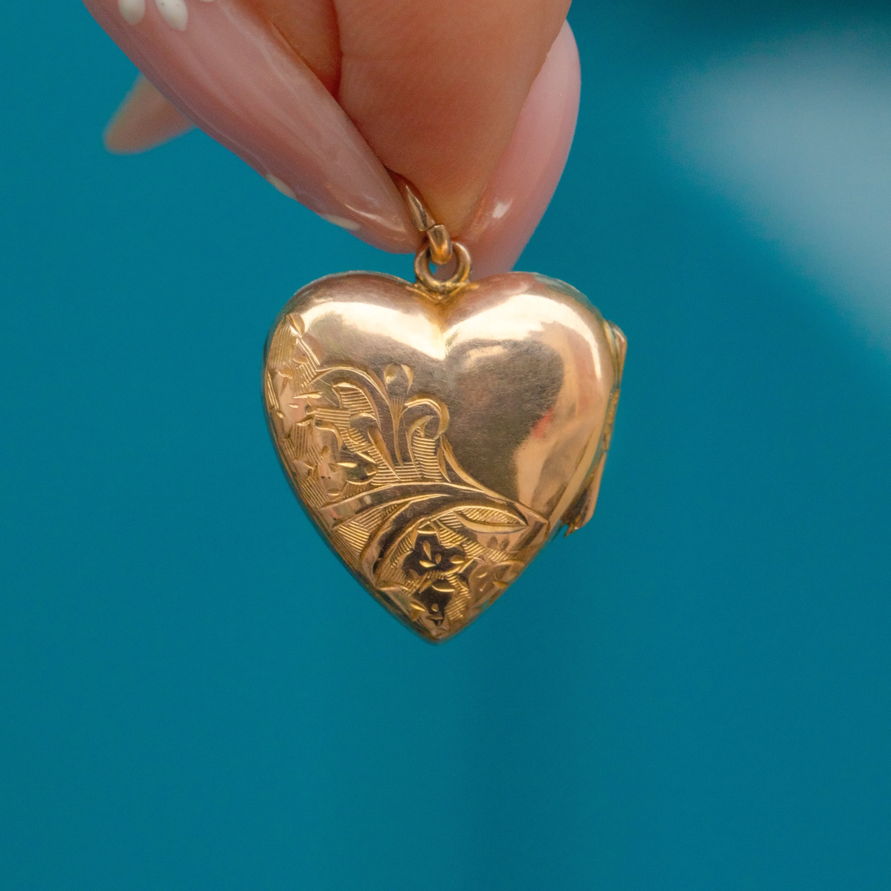 Antique 9ct Gold Engraved Heart Locket