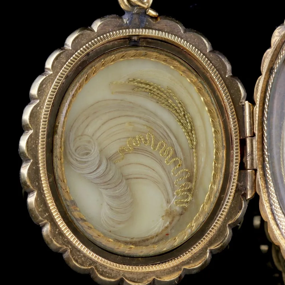 Antique Victorian Mourning Locket 18Ct Gold Back And Front Circa 1840