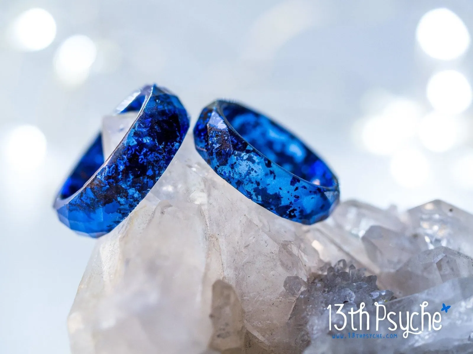 Blue and metallic blue flakes faceted resin ring