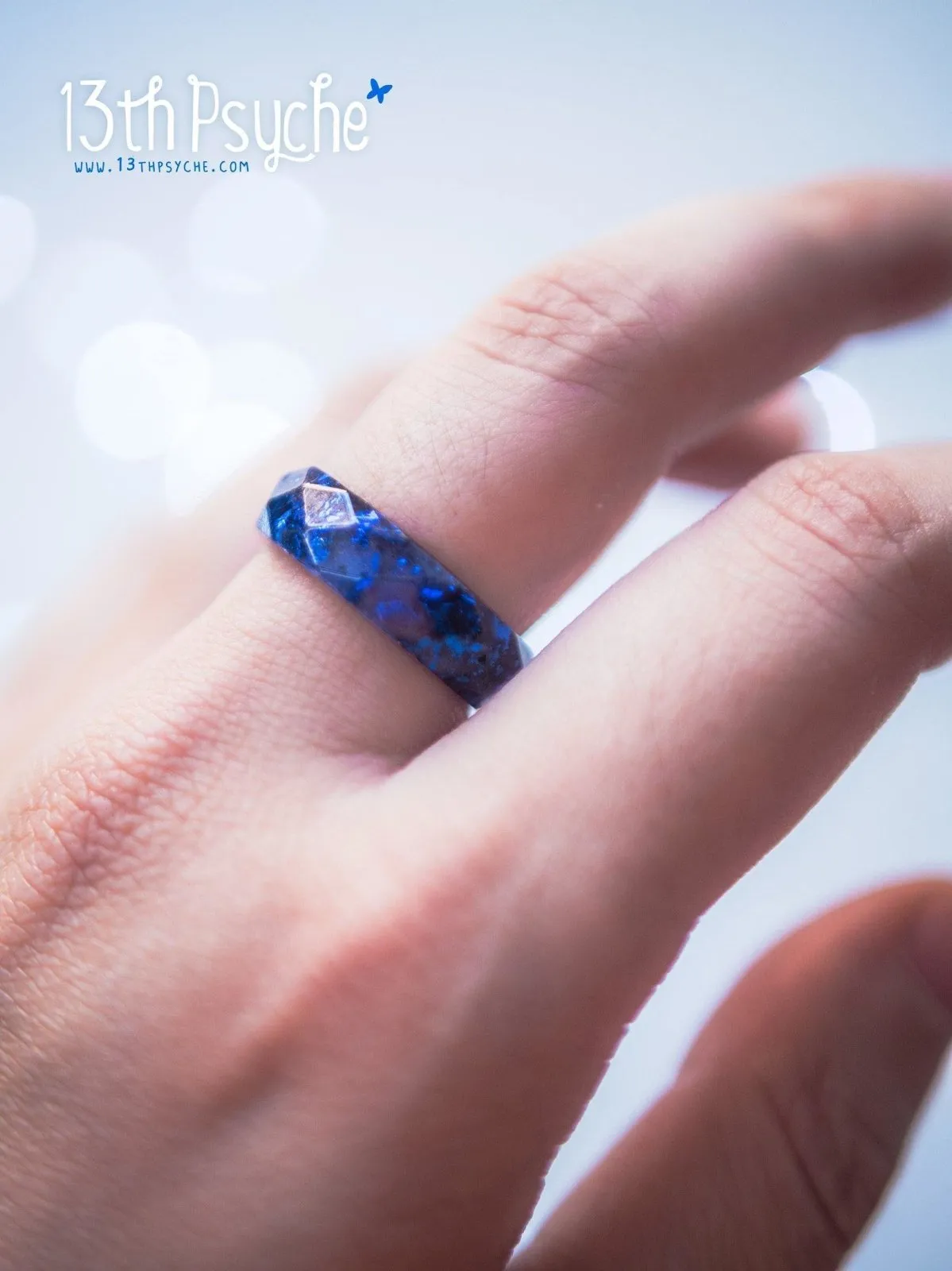 Blue and metallic blue flakes faceted resin ring