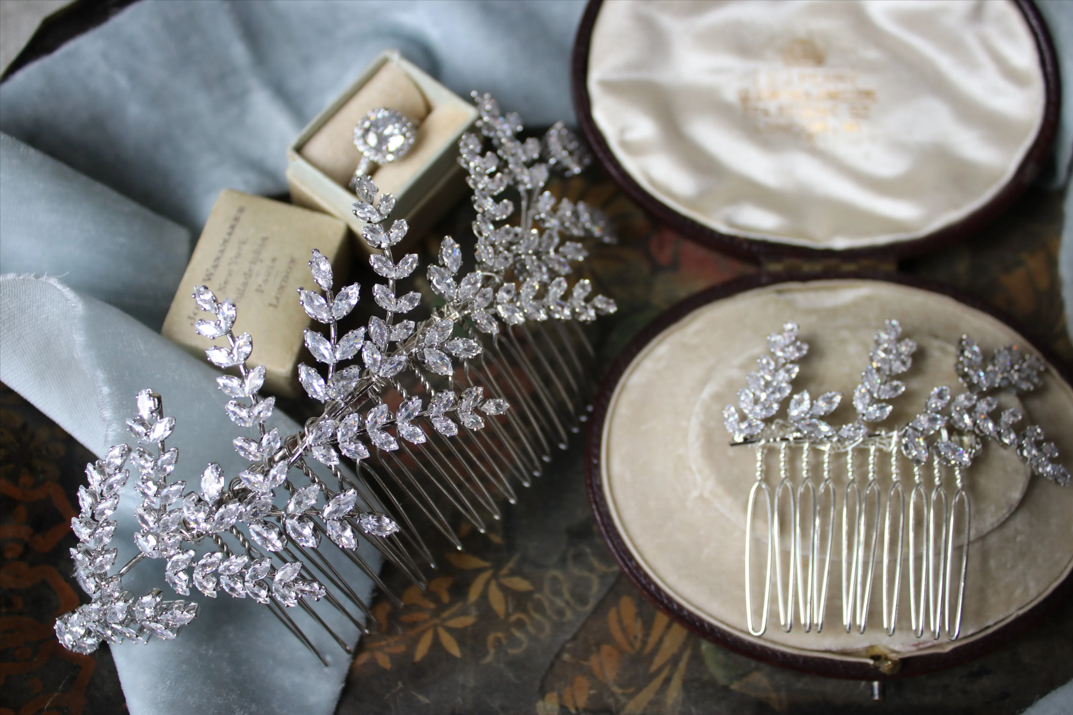 CLARA BELLA Simulated Diamond Comb Set