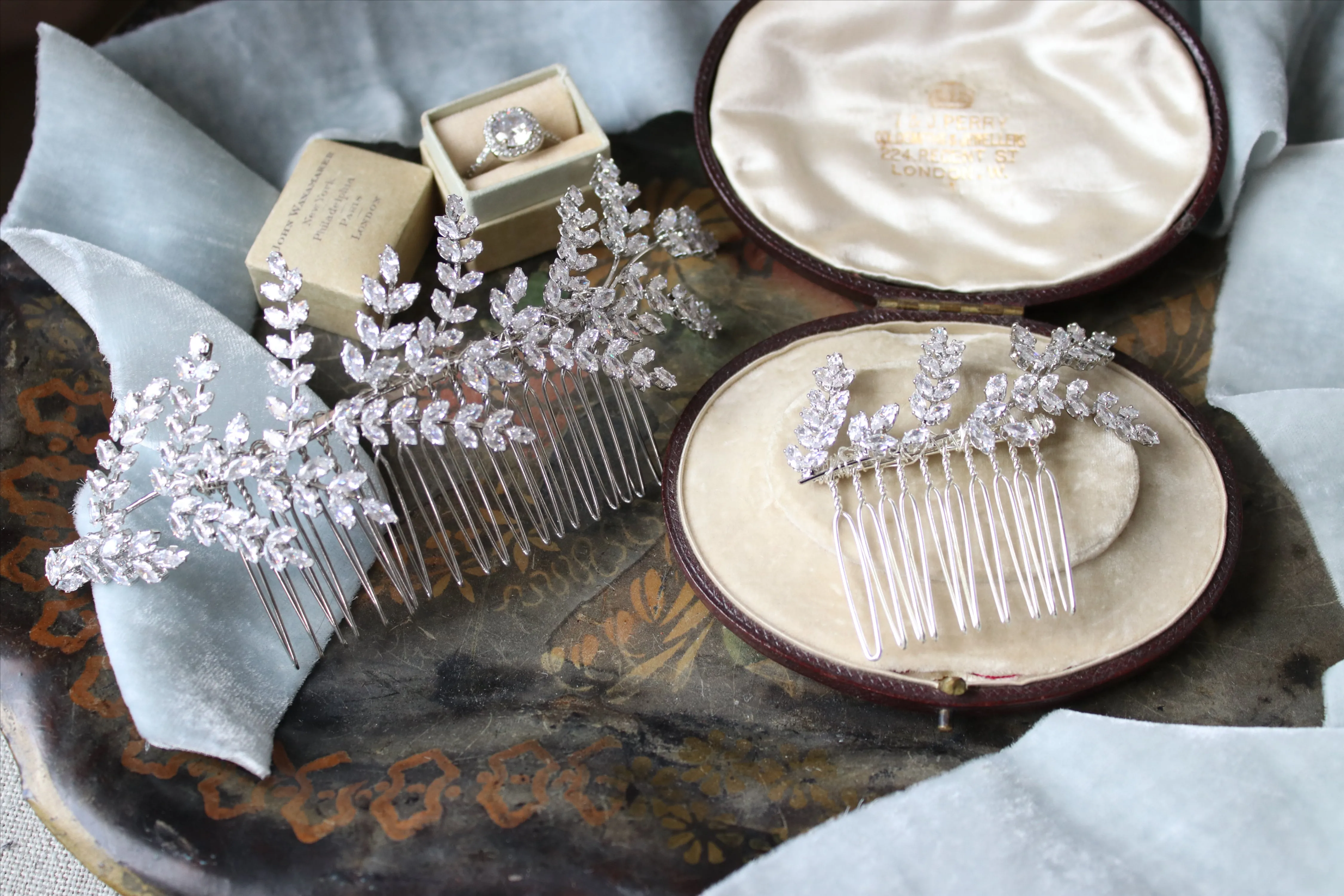 CLARA BELLA Simulated Diamond Comb Set