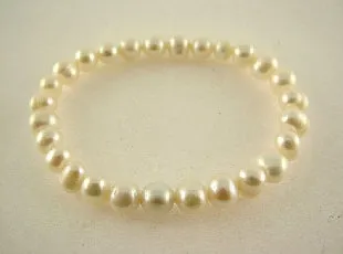 Kiwicraft Pearl Bracelet