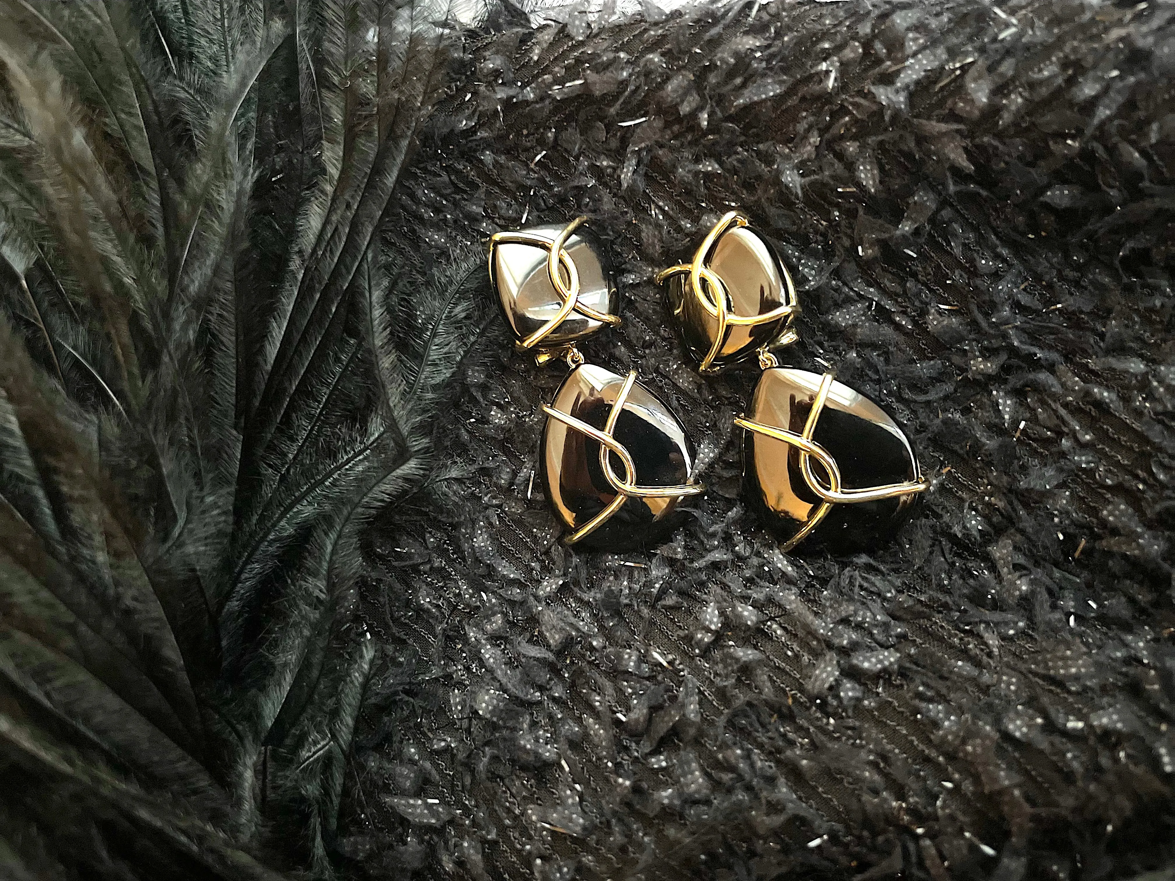 Large 18kt Yellow Gold Onyx Cushion and Pear shaped Drop Earrings with Twisted Gold Detail