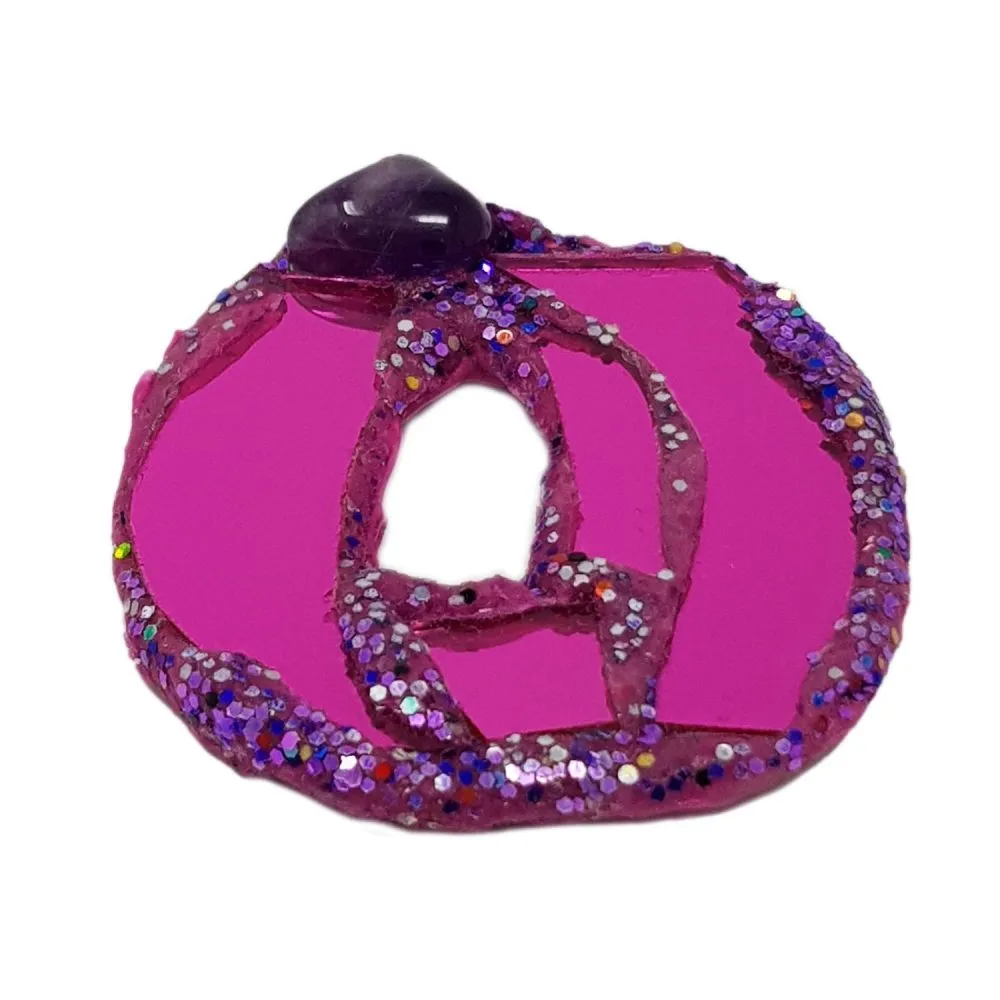 LETTER 0 -  PURPLE BROOCH