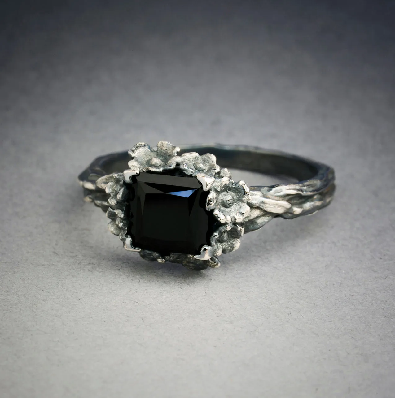 Mini Onyx Forget Me Not Ring