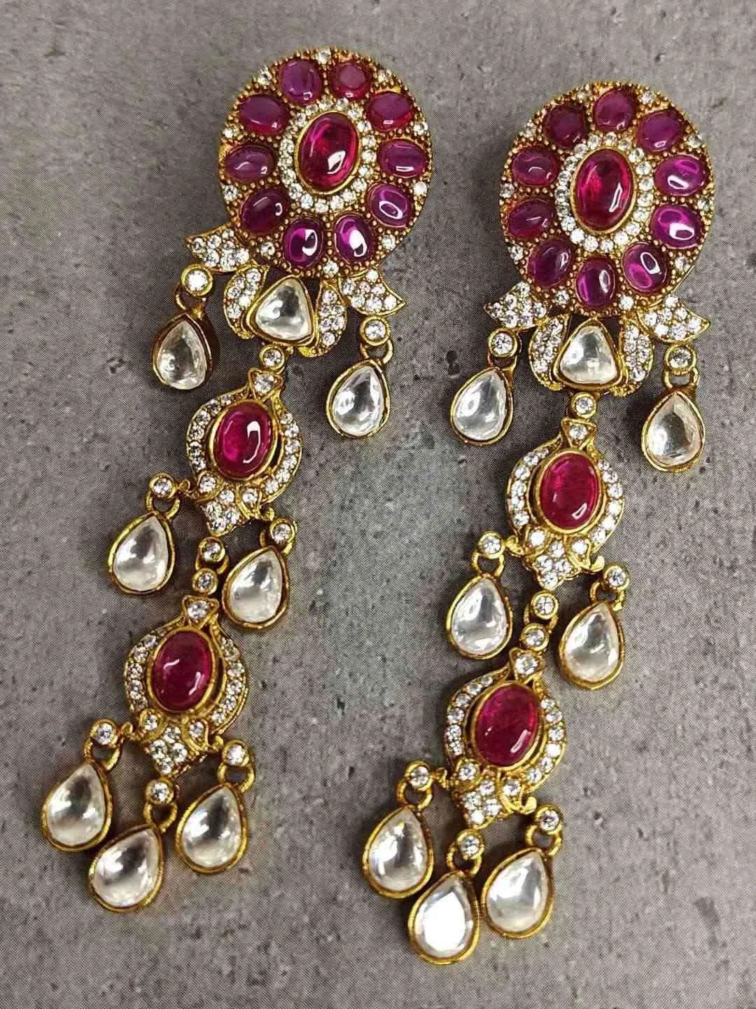 Ravishing Kundan Earring Set