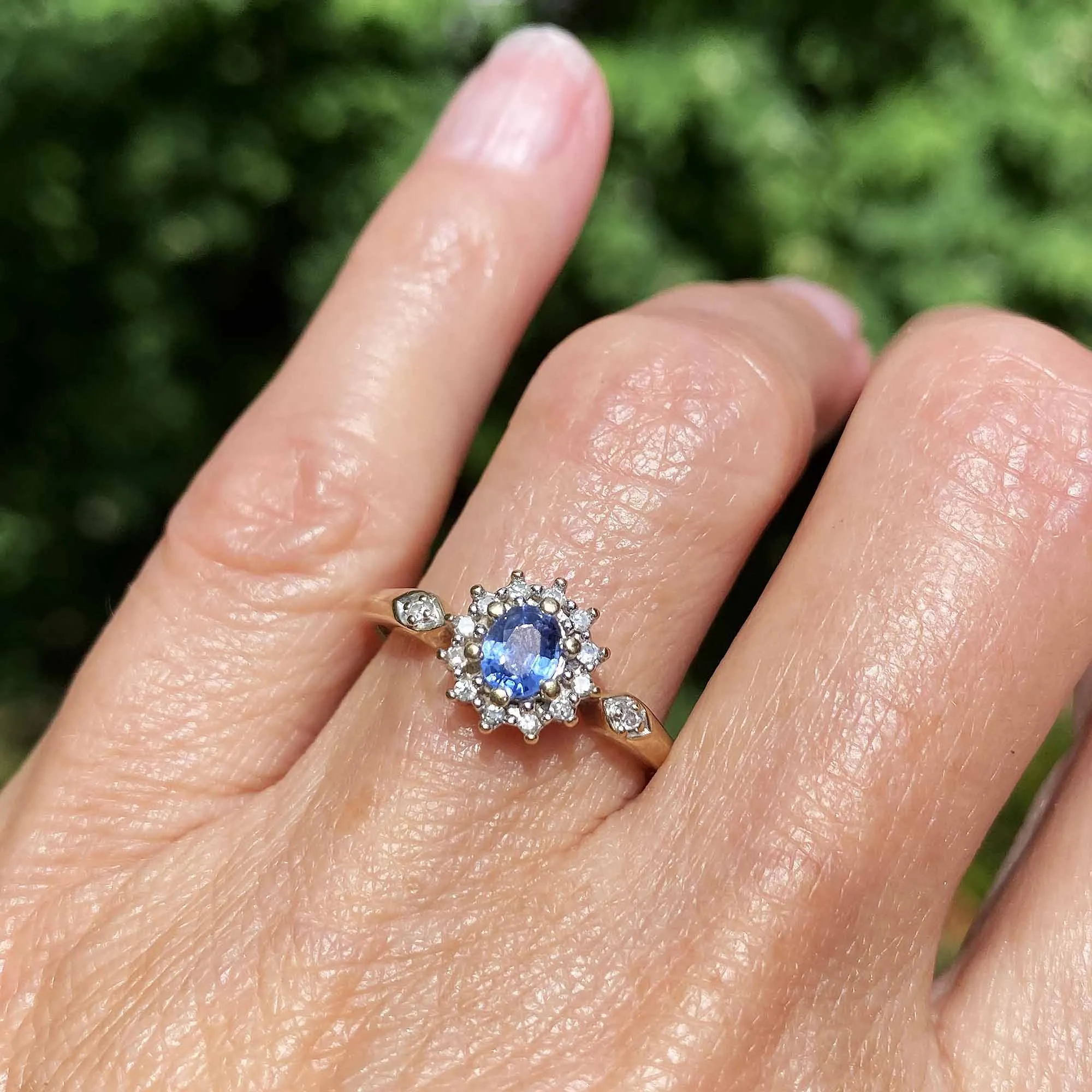 Vintage Gold Diamond Cluster Ceylon Sapphire Ring