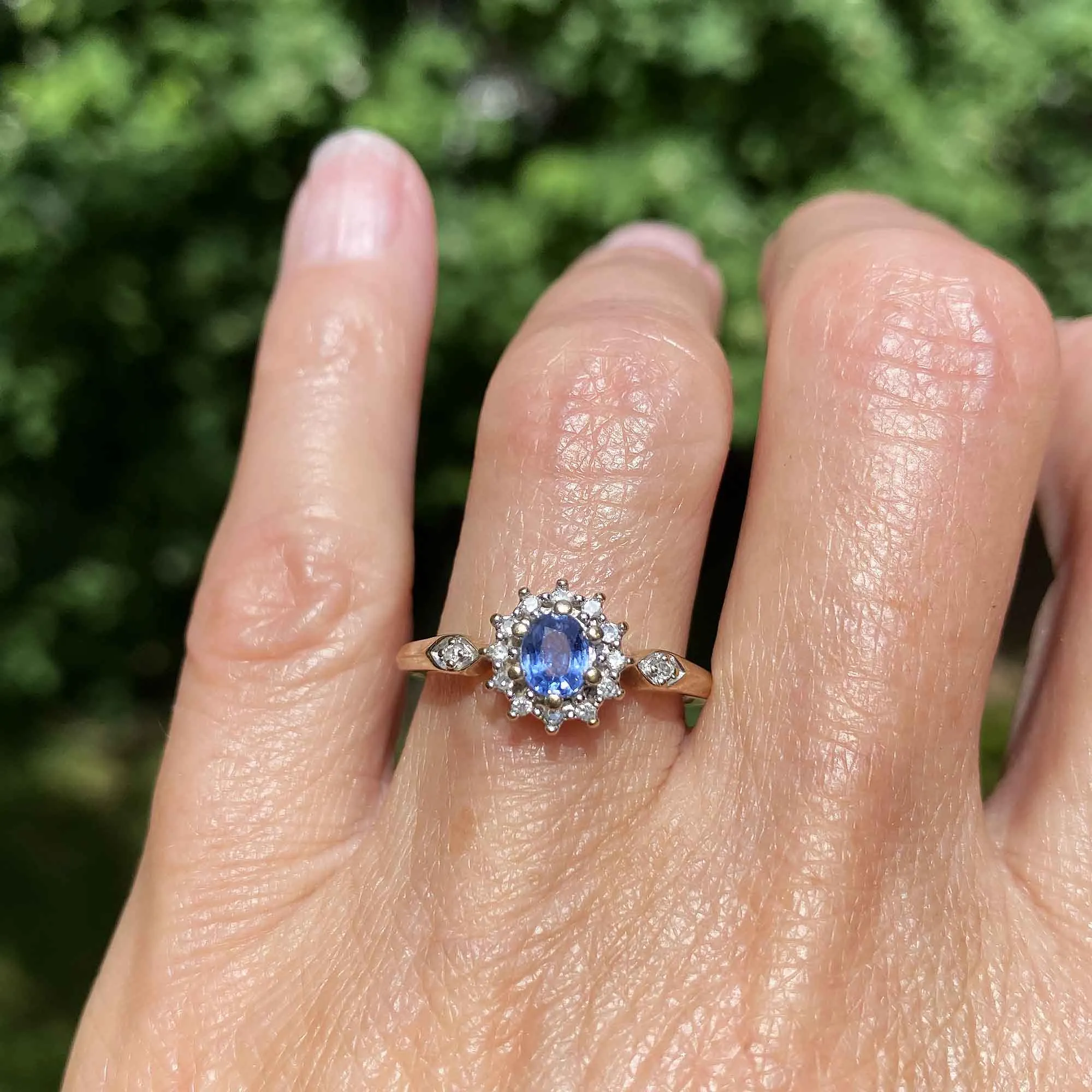 Vintage Gold Diamond Cluster Ceylon Sapphire Ring