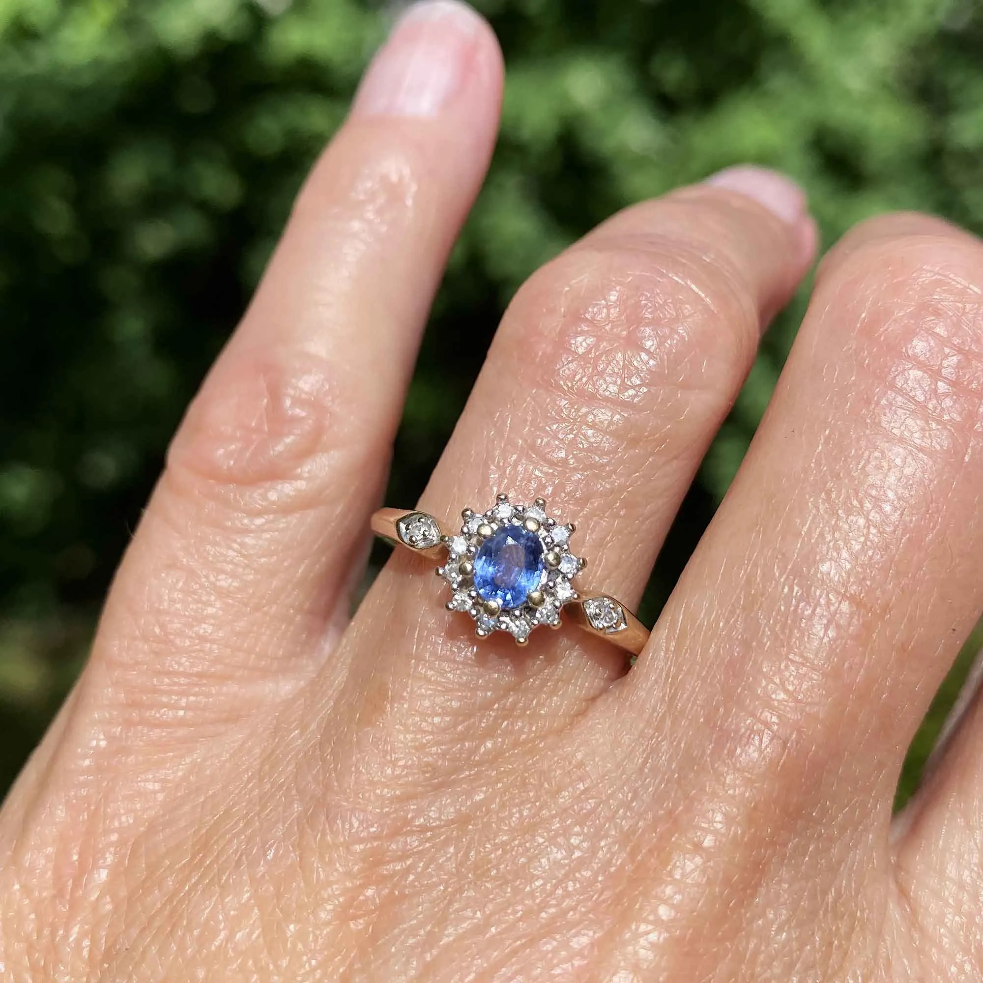 Vintage Gold Diamond Cluster Ceylon Sapphire Ring